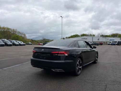 Deep Black Pearl 2021 Volkswagen Passat 2.0T R-Line