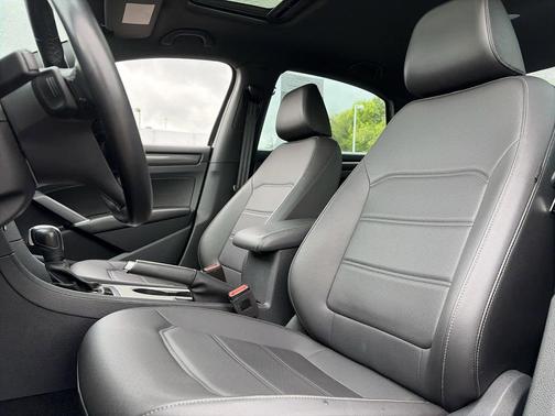 Deep Black Pearl 2021 Volkswagen Passat 2.0T R-Line