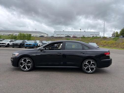 Deep Black Pearl 2021 Volkswagen Passat 2.0T R-Line
