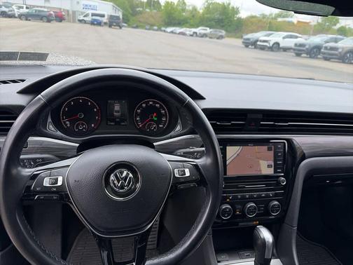 Deep Black Pearl 2021 Volkswagen Passat 2.0T R-Line