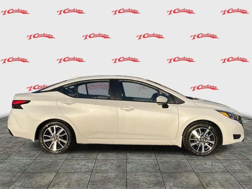 Aspen White Tricoat 2025 Nissan Versa 1.6 SV