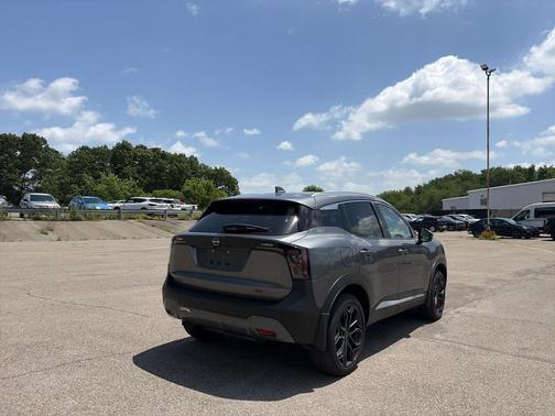 Gun Metallic 2025 Nissan Kicks SR
