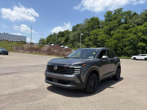 Gun Metallic 2025 Nissan Kicks SR