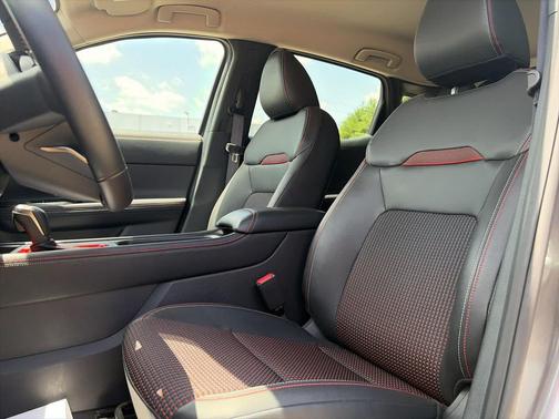 Gun Metallic 2025 Nissan Kicks SR