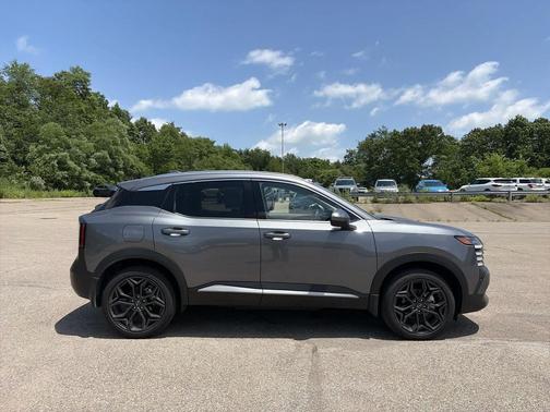 Gun Metallic 2025 Nissan Kicks SR