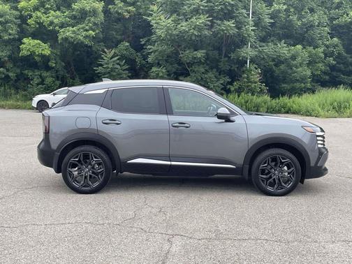 Gun Metallic 2025 Nissan Kicks SR