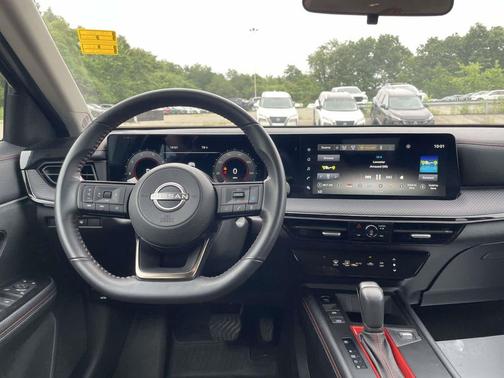 Gun Metallic 2025 Nissan Kicks SR