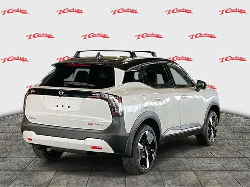 Aspen White Tricoat/Super Black 2026 Nissan Kicks SR