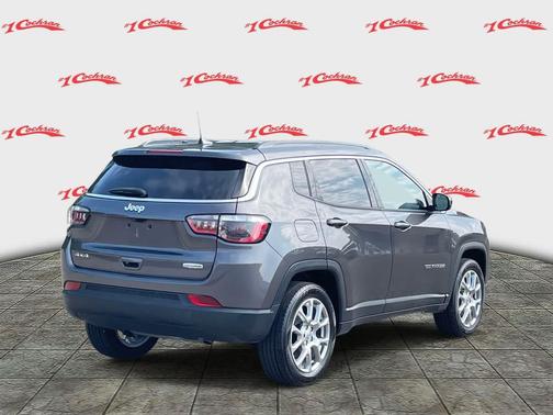 2022 Jeep Compass Latitude Lux