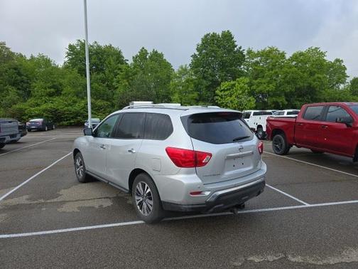 2017 Nissan Pathfinder SL