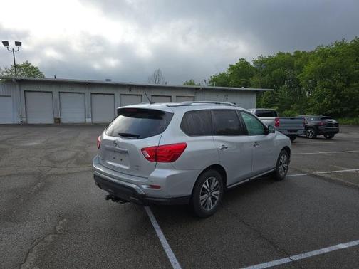 2017 Nissan Pathfinder SL