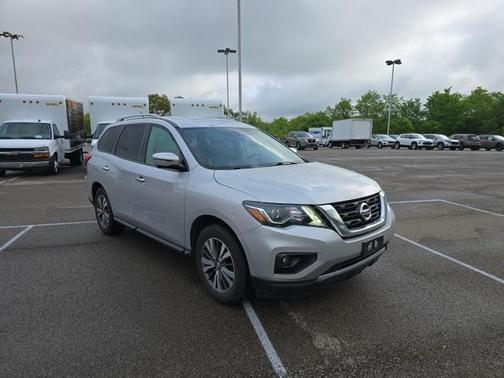 2017 Nissan Pathfinder SL