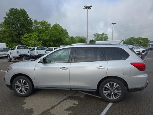 2017 Nissan Pathfinder SL