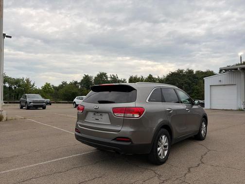 Titanium Silver 2016 Kia Sorento LX