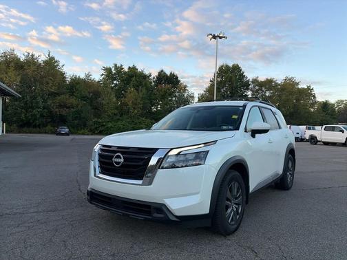 Pearl White Tricoat 2024 Nissan Pathfinder SV 4WD