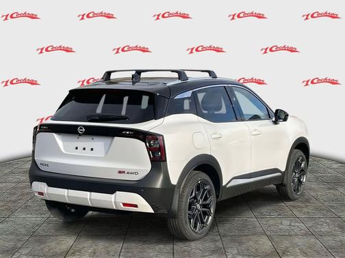 Aspen White Tricoat/Super Black 2026 Nissan Kicks SR