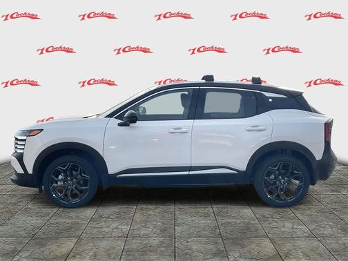 Aspen White Tricoat/Super Black 2026 Nissan Kicks SR
