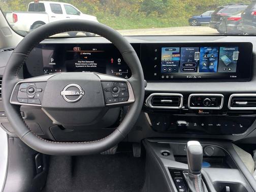 Aspen White Tricoat/Super Black 2027 Nissan Sentra SR