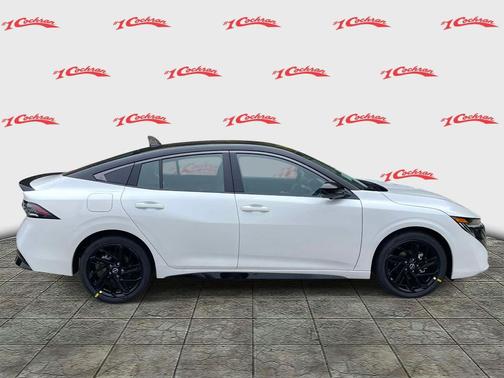Aspen White Tricoat/Super Black 2027 Nissan Sentra SR