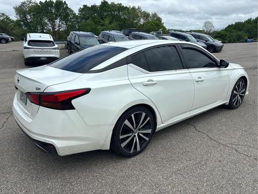 Pearl White Tricoat 2021 Nissan Altima SR FWD