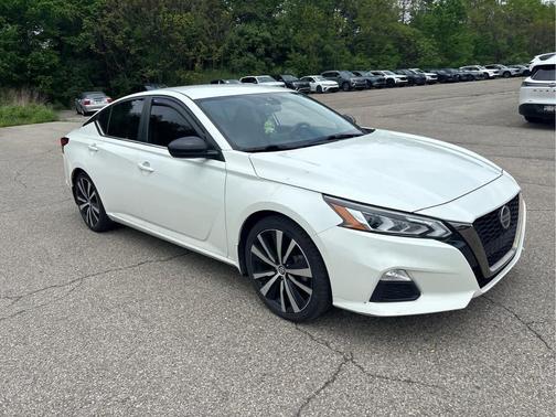 Pearl White Tricoat 2021 Nissan Altima SR FWD