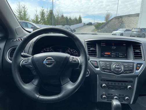 Pearl White 2017 Nissan Pathfinder SL