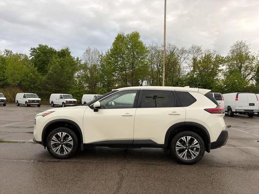 Pearl White Tricoat 2023 Nissan Rogue SV