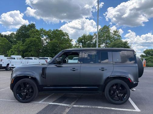 Carpathian Grey Premium Metallic 2024 Land Rover Defender 110 P525 Carpathian Edition