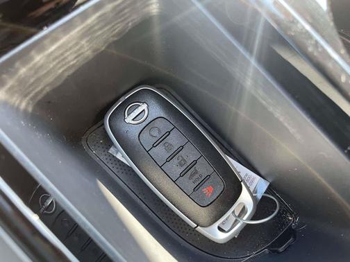 Everest White Pearl Tricoat 2025 Nissan Murano SL