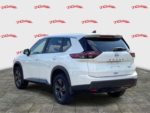 Everest White Pearl Tricoat 2026 Nissan Rogue SV