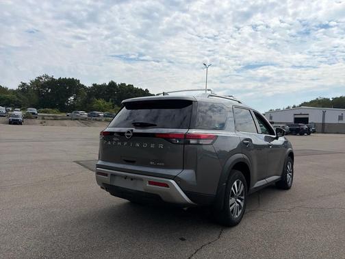 Gun Metallic 2024 Nissan Pathfinder SL 4WD