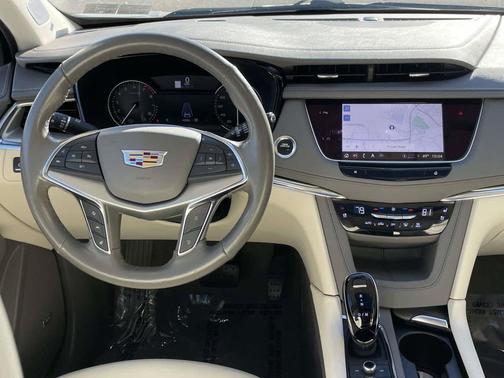 Crystal White Tricoat 2023 Cadillac XT5 Premium Luxury