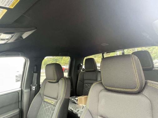 Glacier White 2027 Nissan Frontier SV
