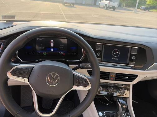 Deep Black Pearl 2022 Volkswagen Jetta 1.5T SE