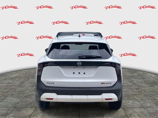 Aspen White Tricoat 2026 Nissan Kicks SR