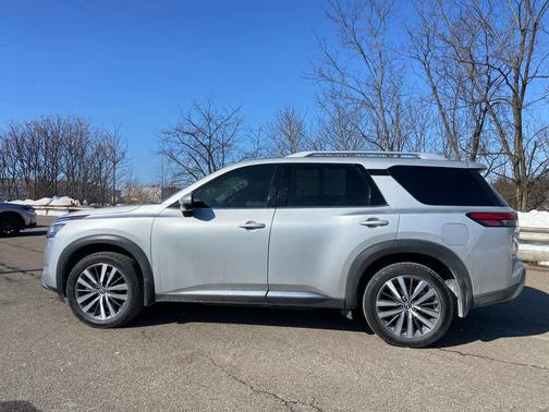 2022 Nissan Pathfinder Platinum 4WD