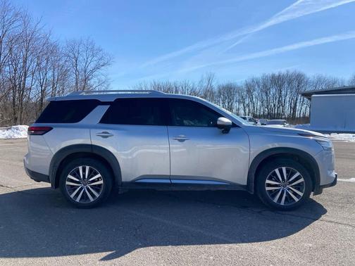 2022 Nissan Pathfinder Platinum 4WD