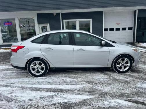 Ingot Silver Metallic 2014 Ford Focus SE