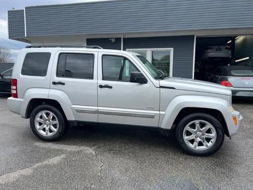 Bright Silver Metallic Clearcoat 2012 Jeep Liberty Sport