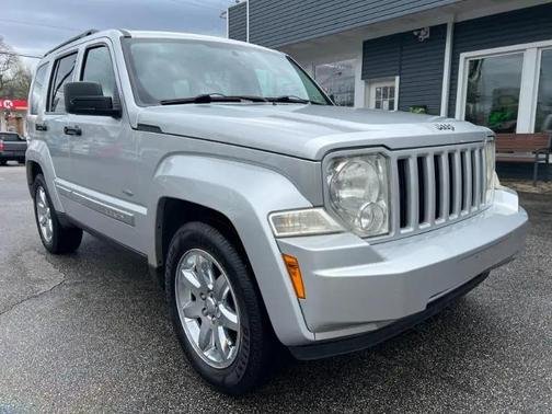 Bright Silver Metallic Clearcoat 2012 Jeep Liberty Sport