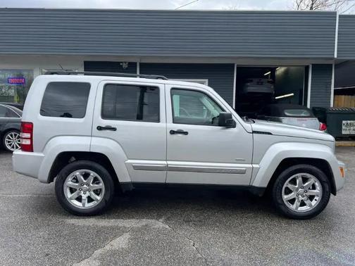 Bright Silver Metallic Clearcoat 2012 Jeep Liberty Sport