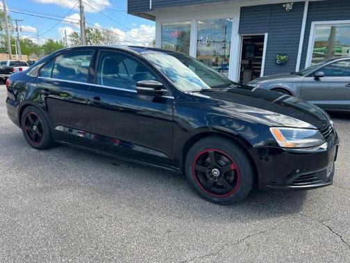 Black Uni 2014 Volkswagen Jetta Auto SE w/Connectivity
