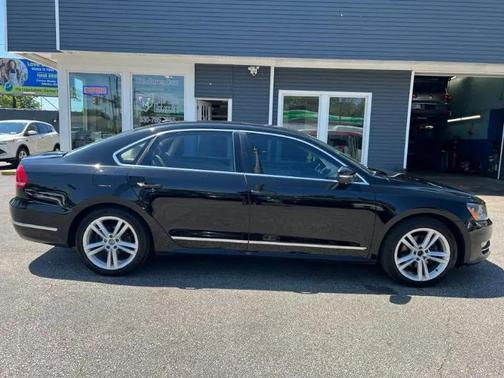 Black Uni 2015 Volkswagen Passat 1.8T Auto SE w/Sunroof & Nav