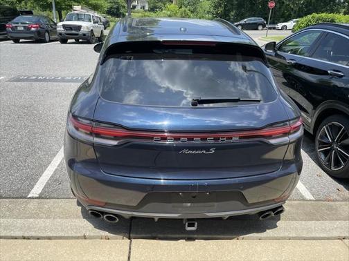 2021 Porsche Macan Base