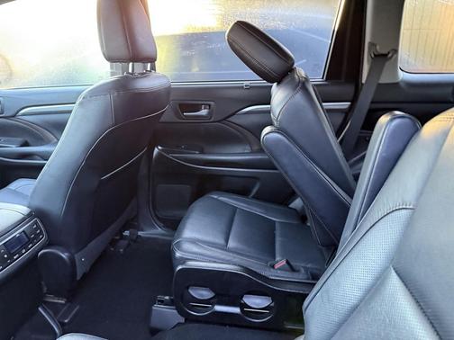 2018 Toyota Highlander Limited Platinum