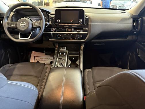2022 Nissan Pathfinder S 4WD