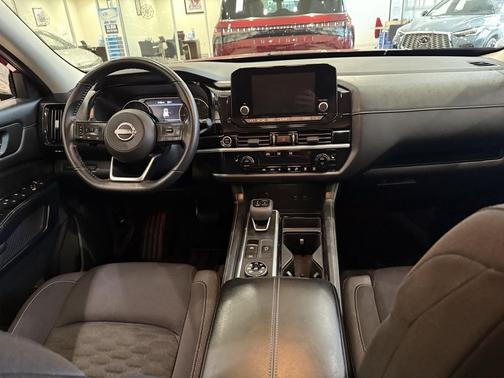 2022 Nissan Pathfinder SV 4WD