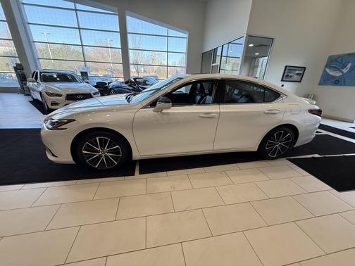 2022 Lexus ES 350 Base