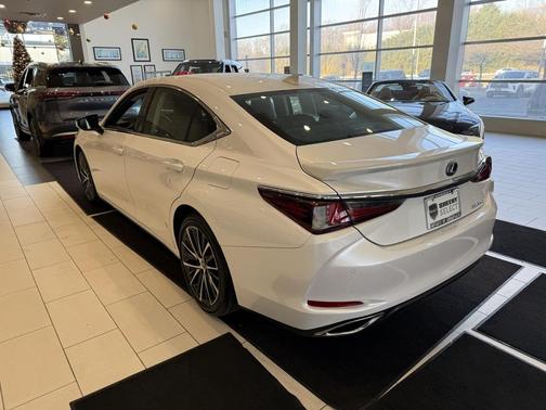 2022 Lexus ES 350 Base