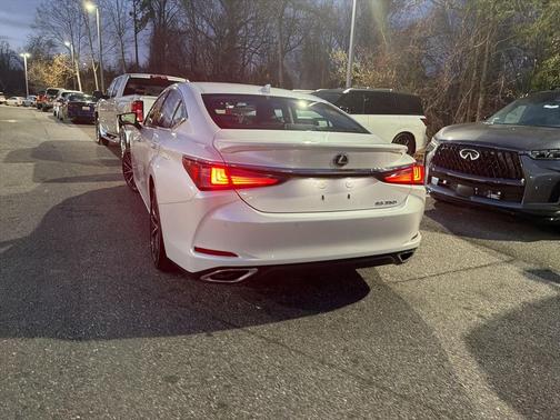 2022 Lexus ES 350 Base